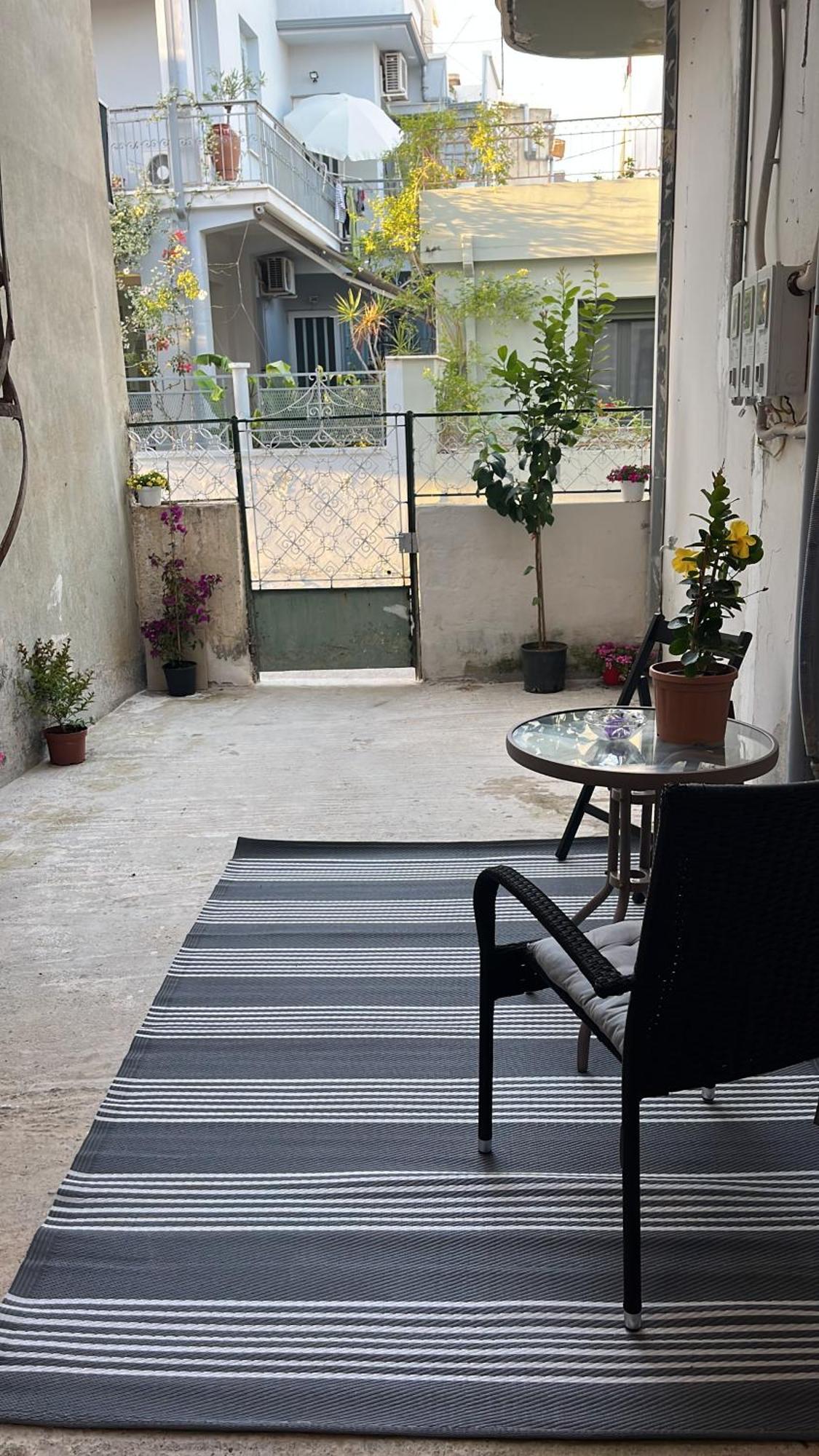 Noa - Designed Garden Studio In The City Center Calamata Exterior foto