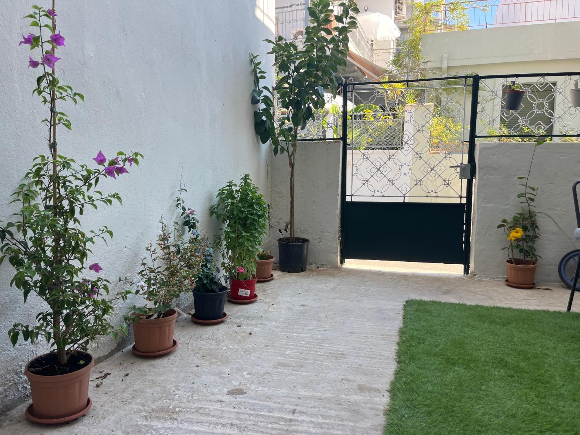 Noa - Designed Garden Studio In The City Center Calamata Exterior foto