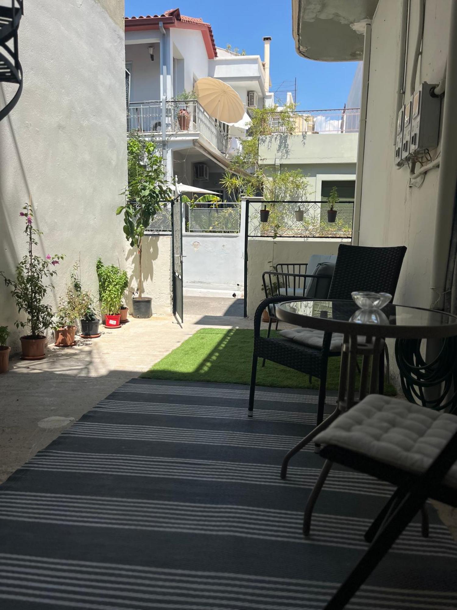 Noa - Designed Garden Studio In The City Center Calamata Exterior foto